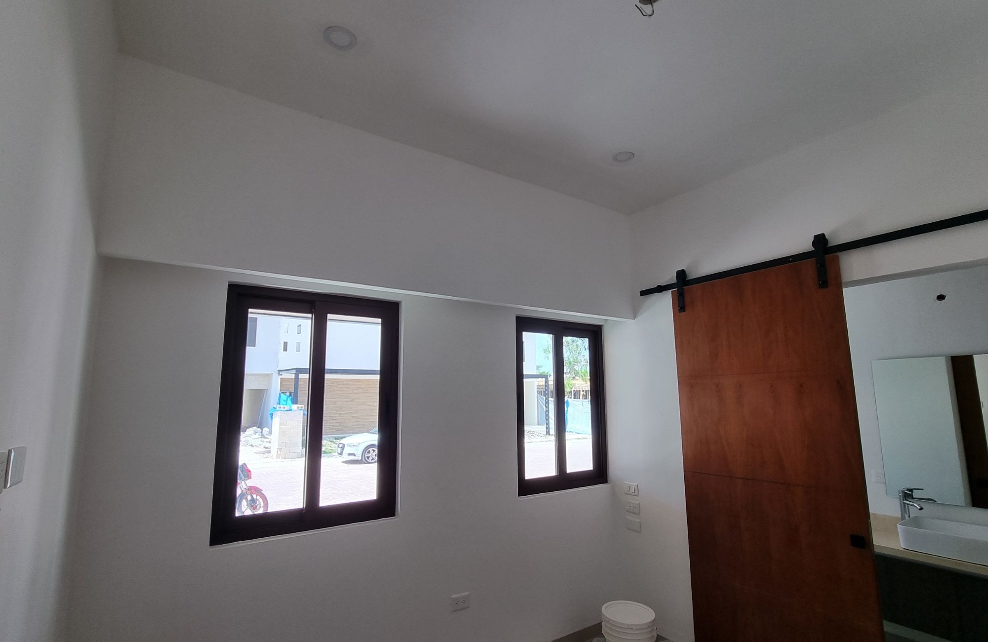 House with private pool, high ceilings for sale in Aqua gated community, Cancun.