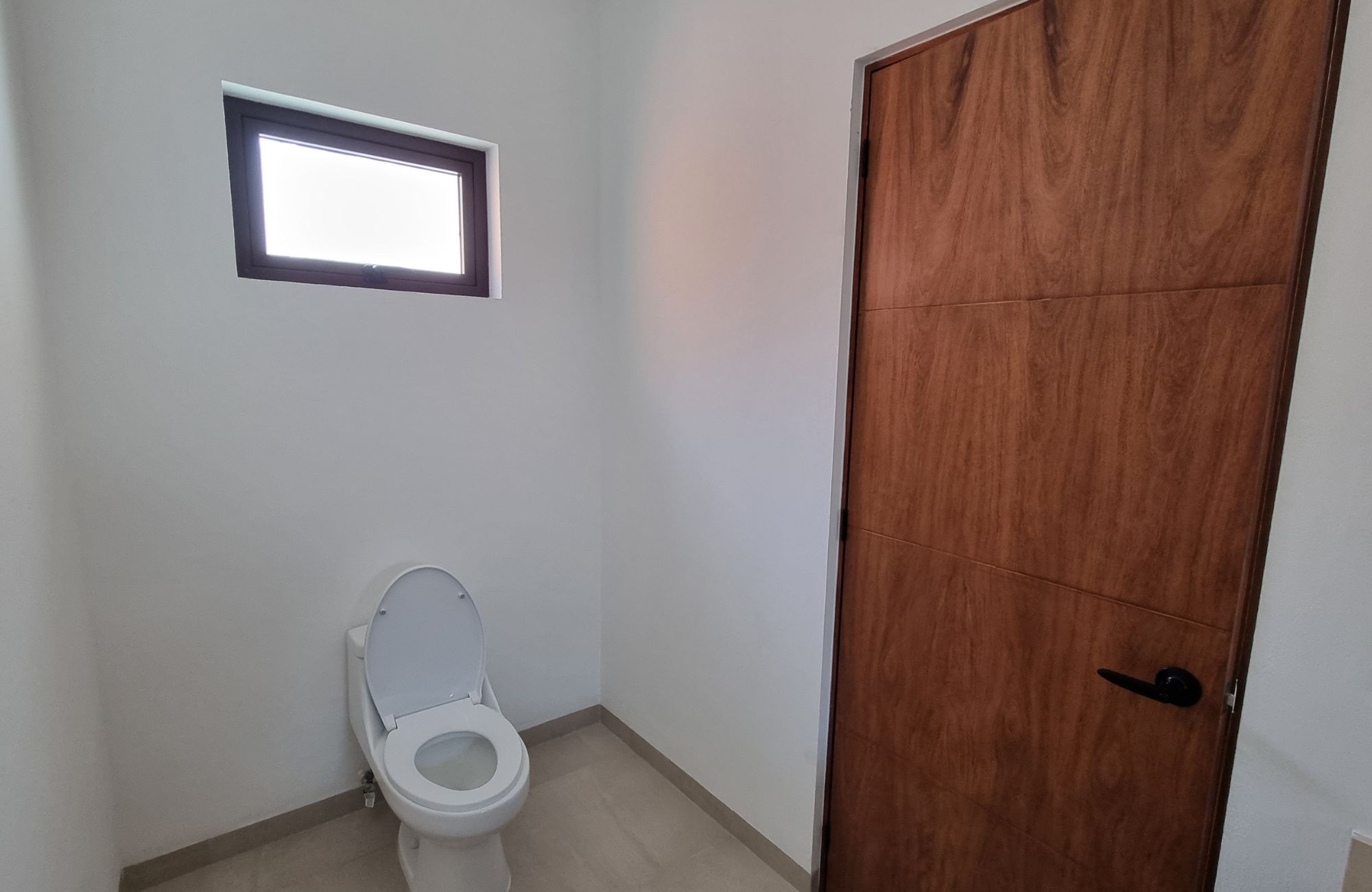 House with private pool, high ceilings for sale in Aqua gated community, Cancun.