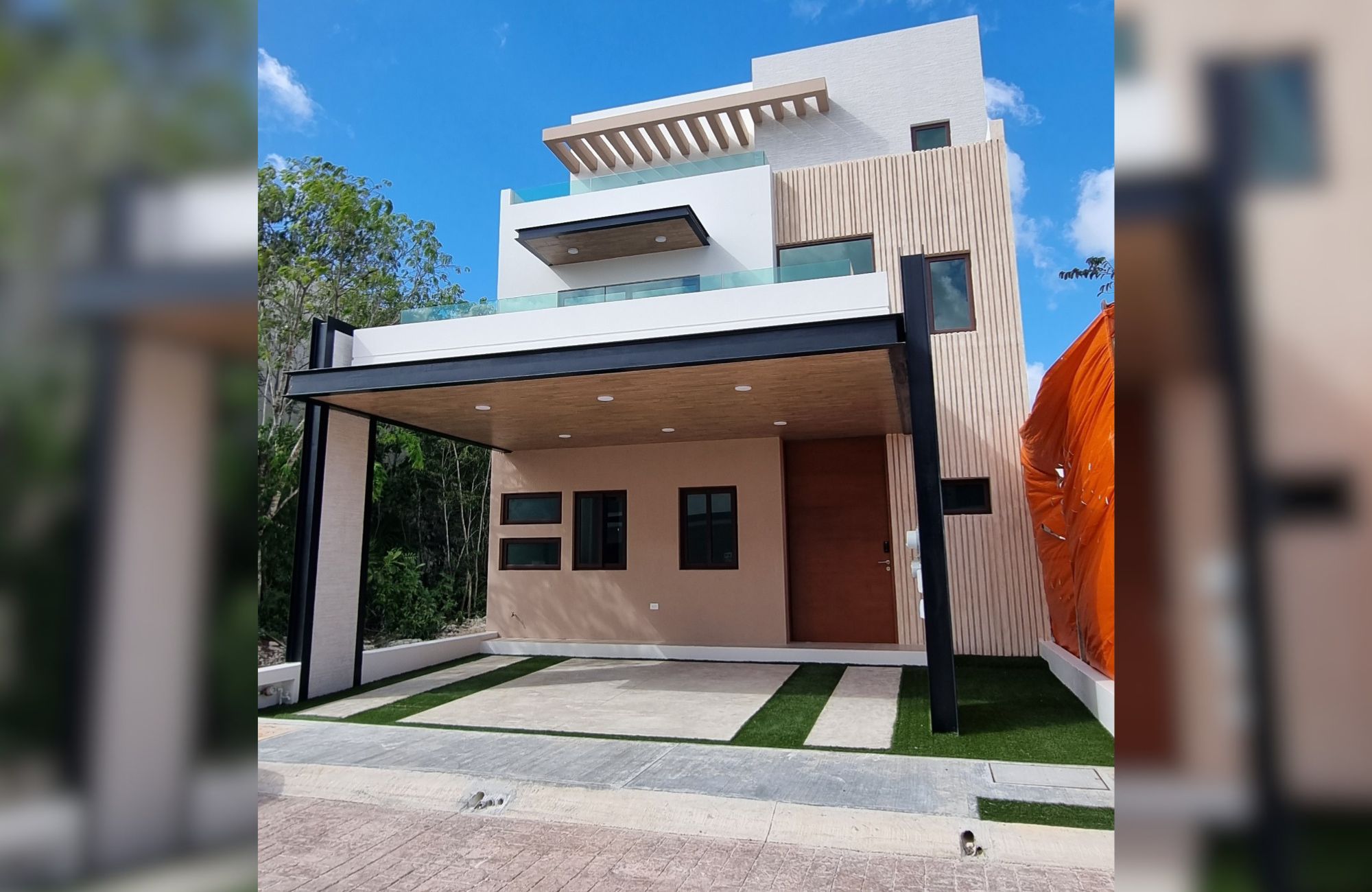 House with private pool, high ceilings for sale in Aqua gated community, Cancun.