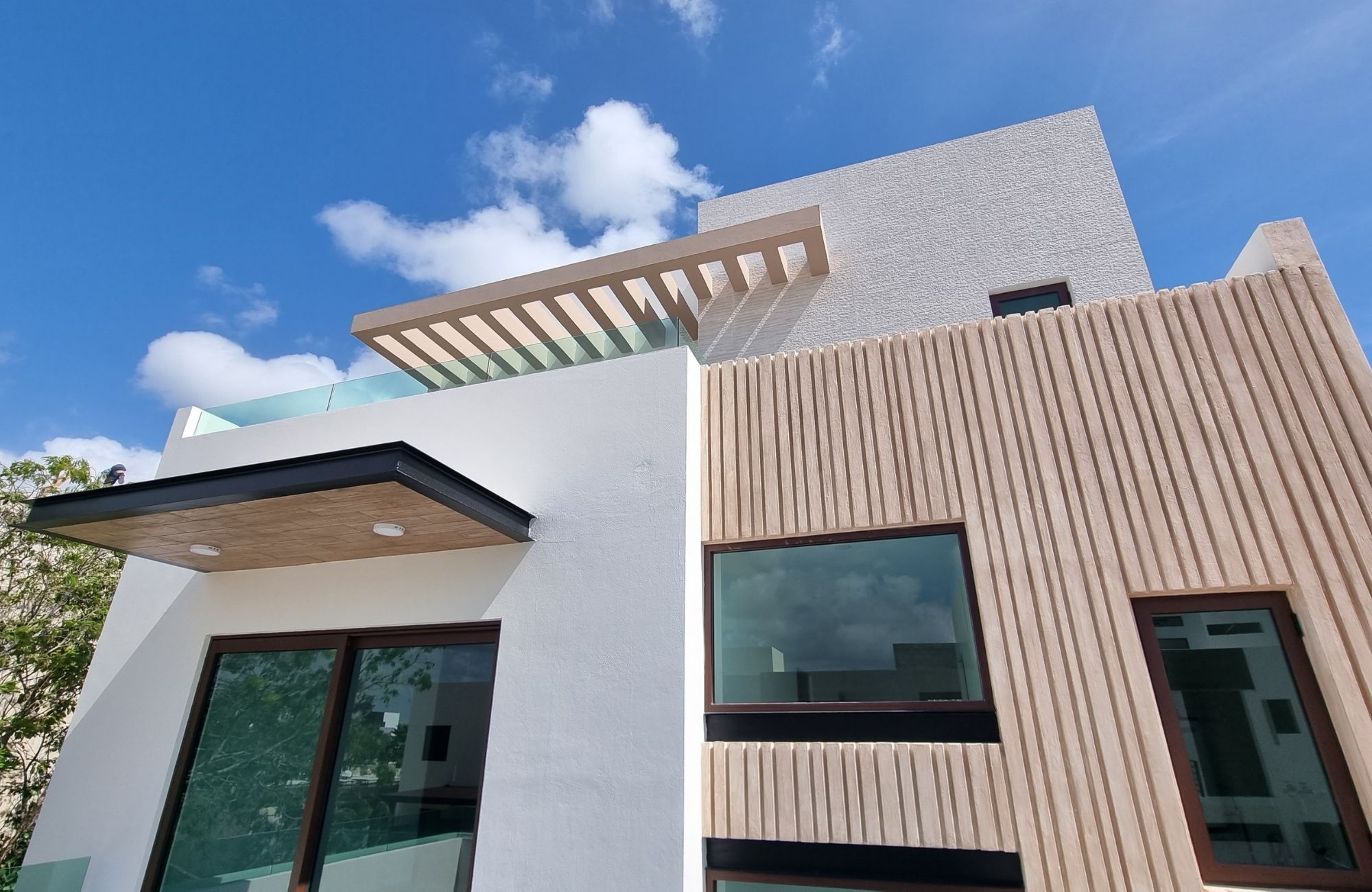 House with private pool, high ceilings for sale in Aqua gated community, Cancun.