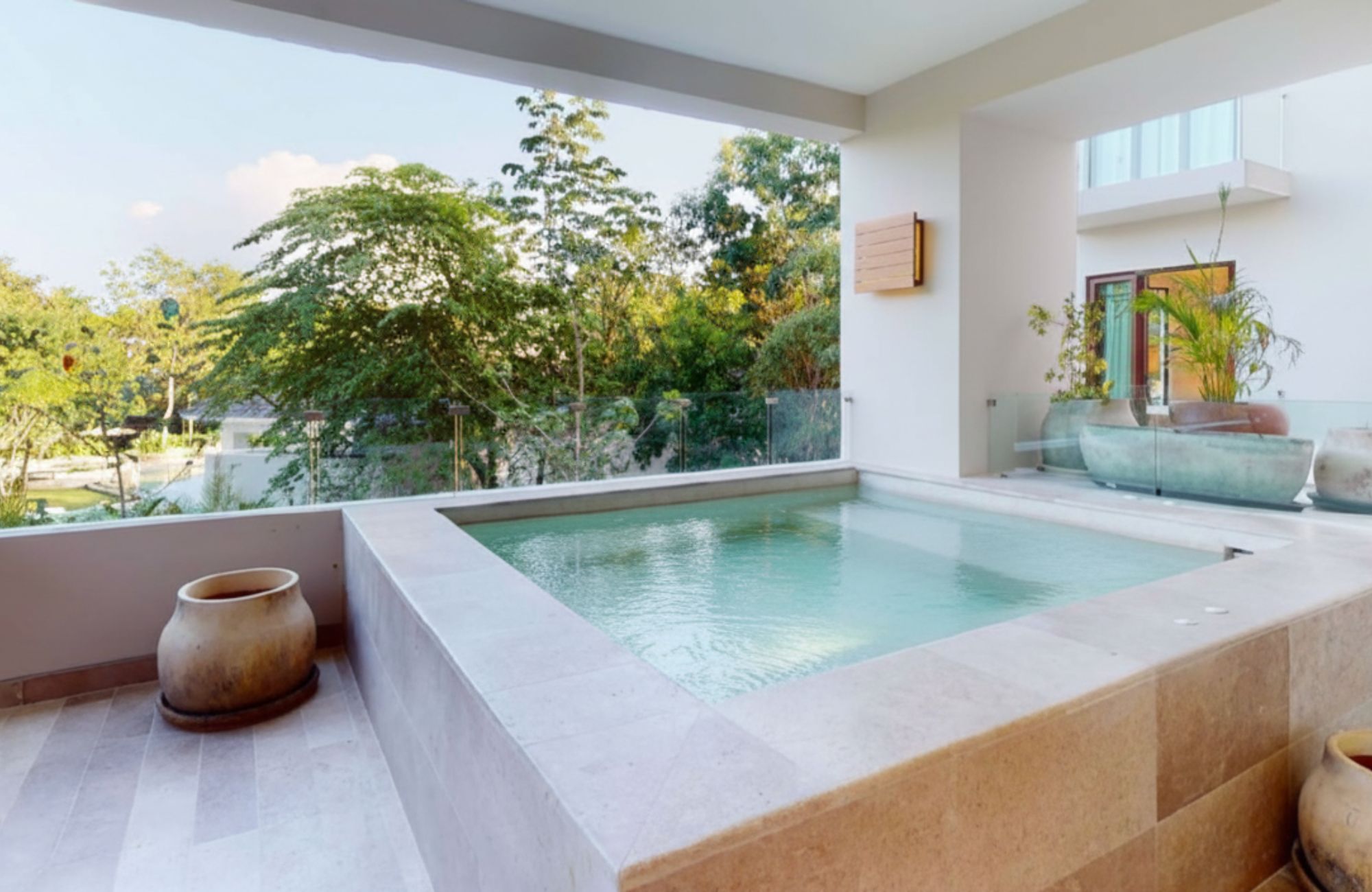 Oceanfront condominium with terrace and balcony, pre-sale Playa del Carmen.