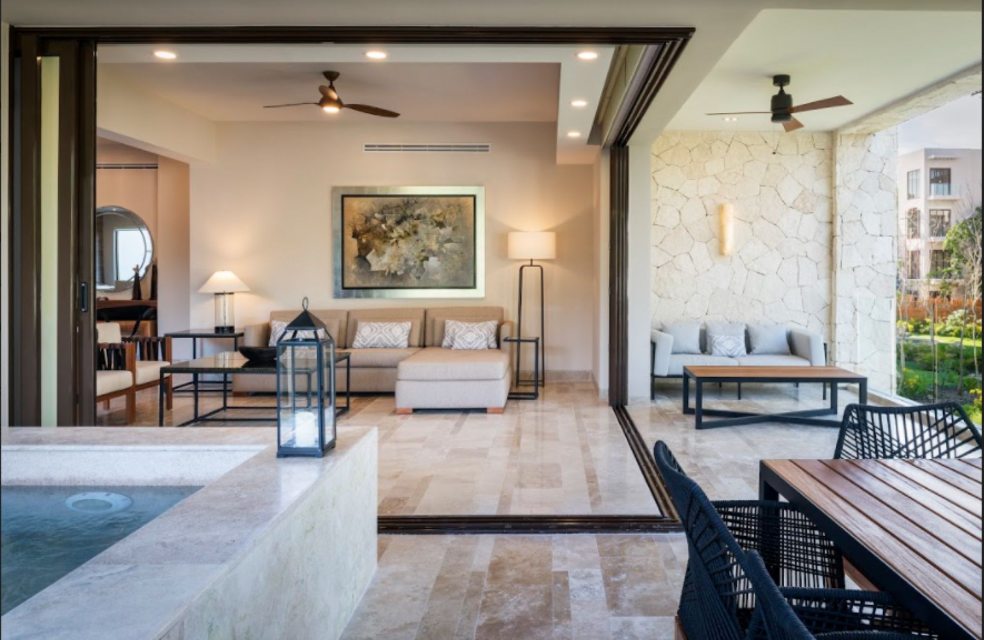 Oceanfront condominium with terrace and balcony, pre-sale Playa del Carmen.