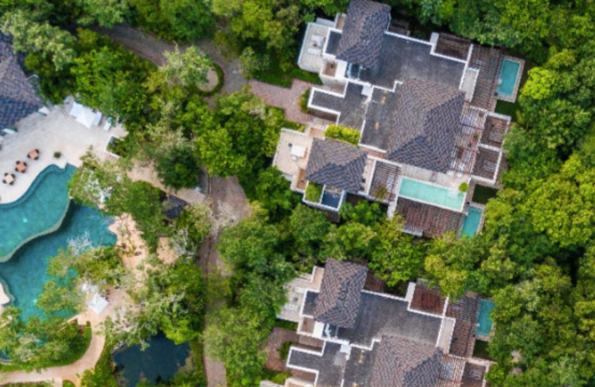 Oceanfront condominium with terrace and balcony, pre-sale Playa del Carmen.