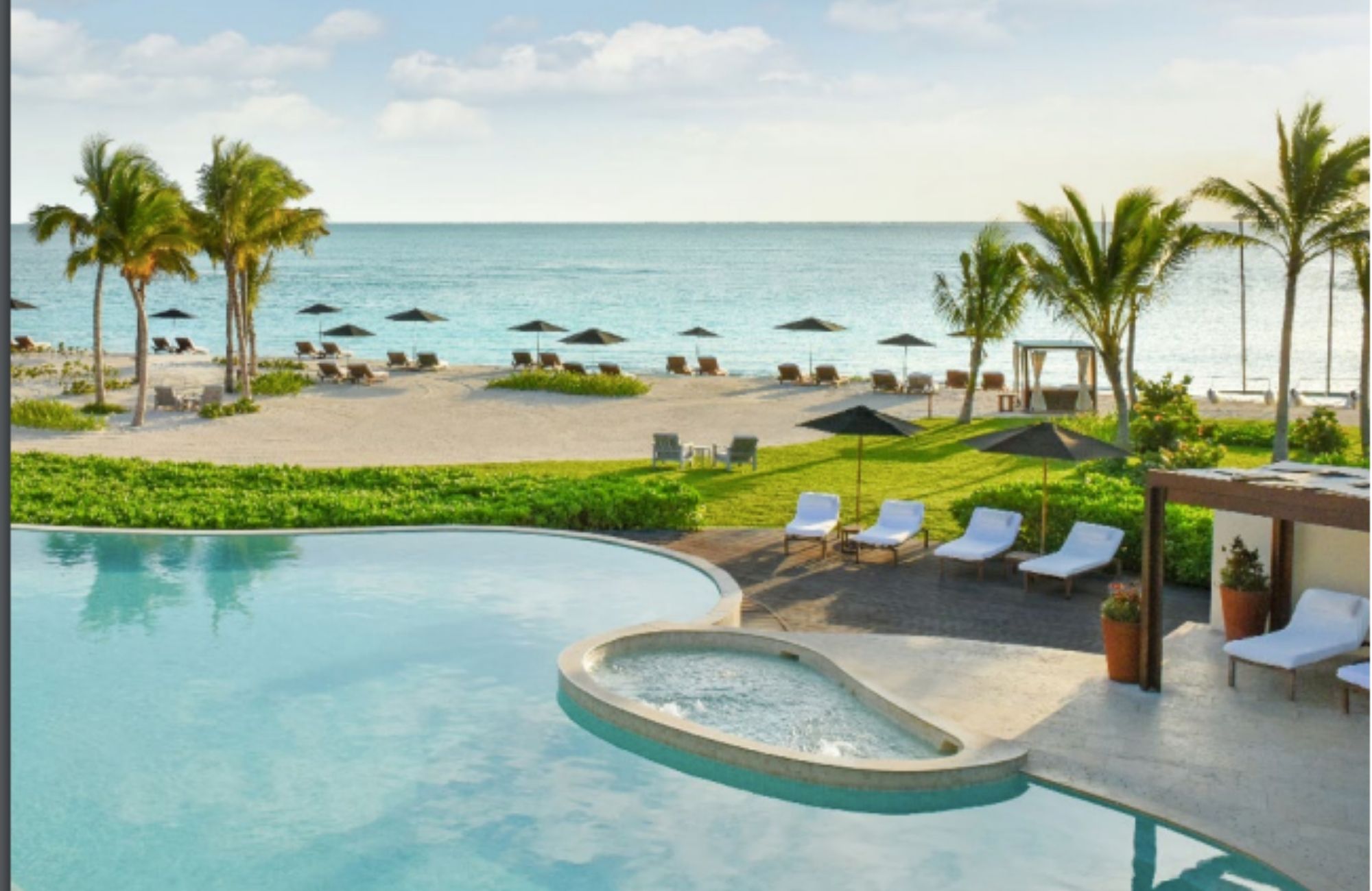 Oceanfront condominium with terrace and balcony, pre-sale Playa del Carmen.