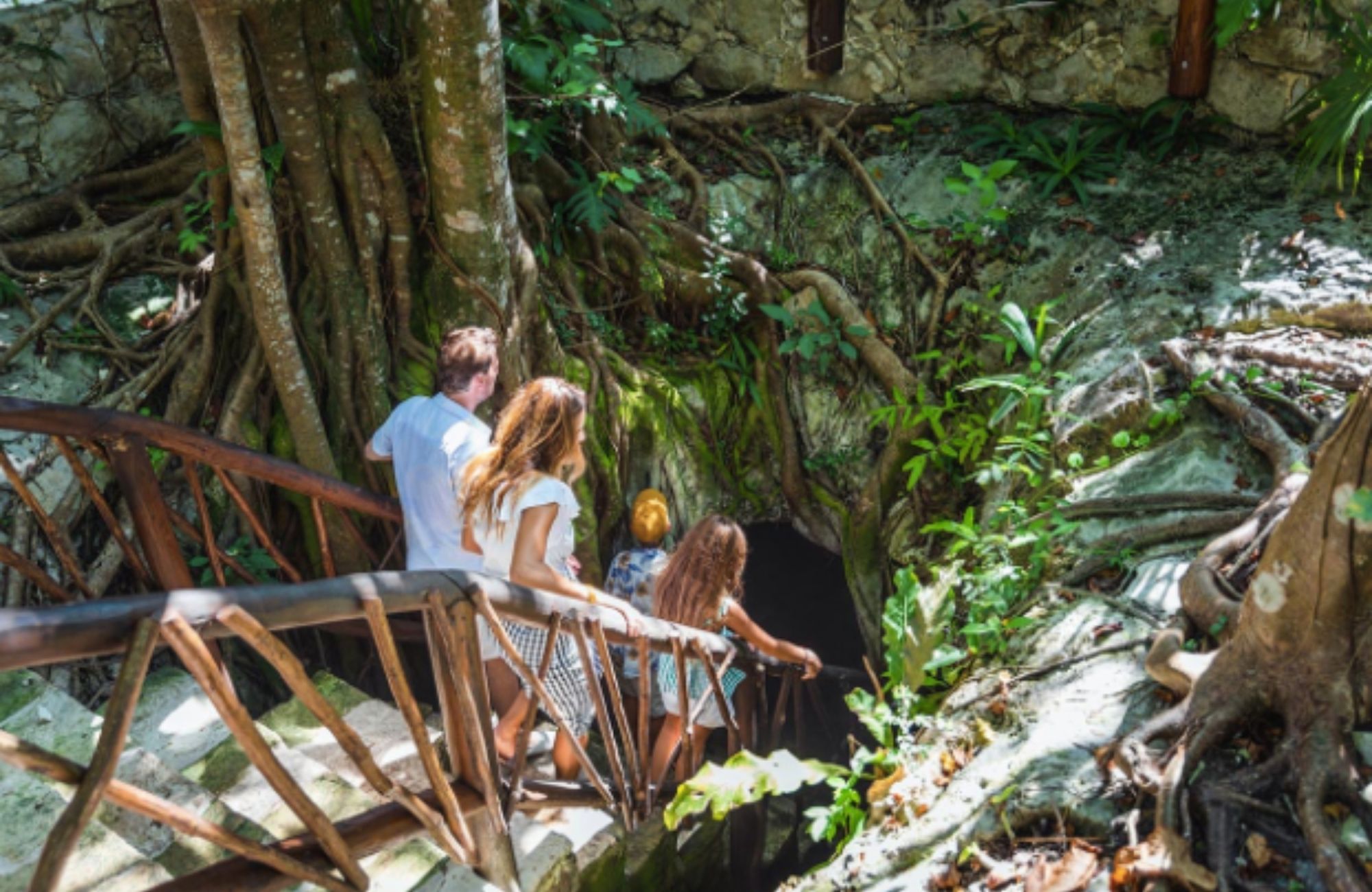 Oceanfront condominium with terrace and balcony, pre-sale Playa del Carmen.