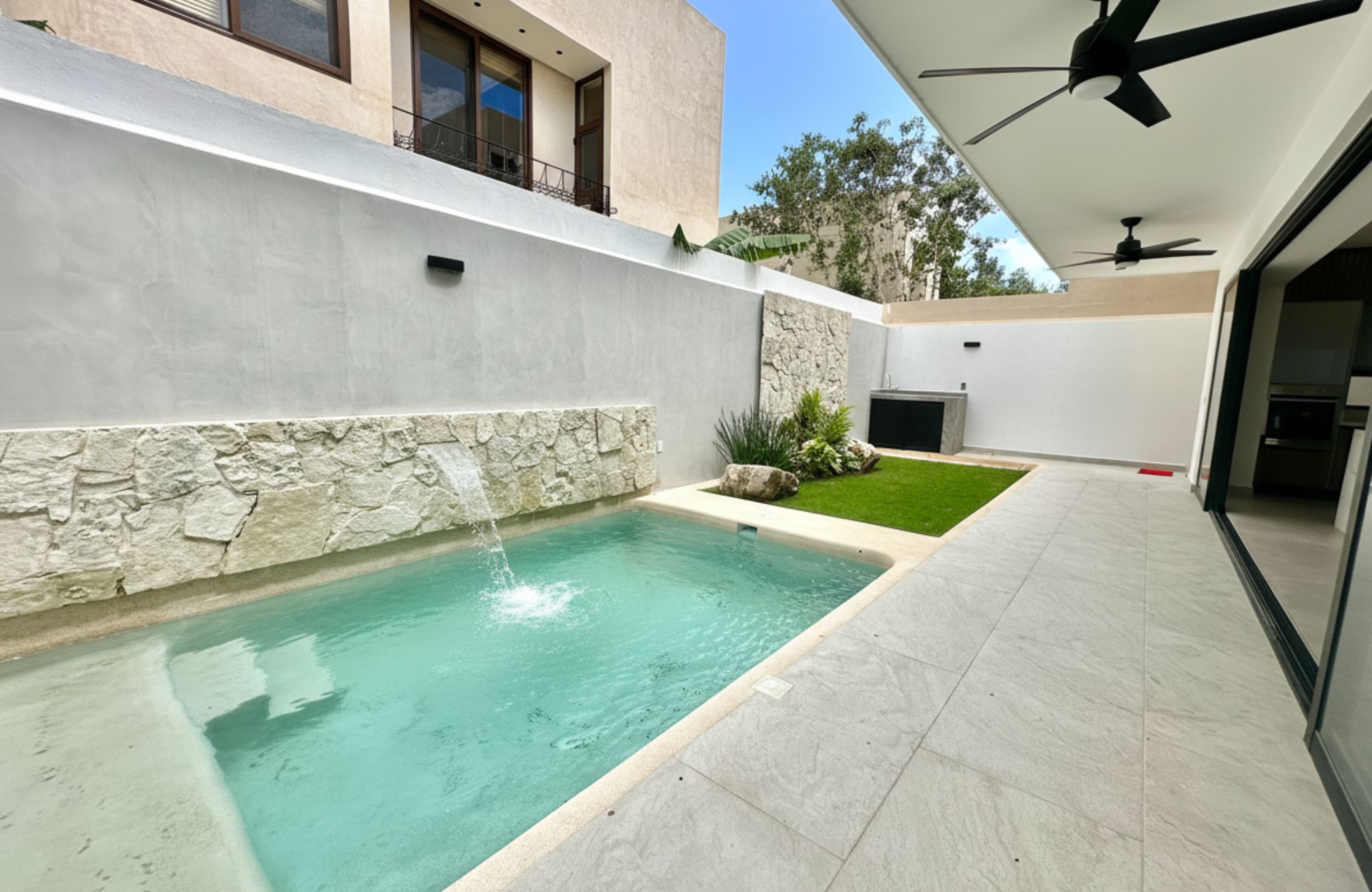 House with private pool, high ceilings for sale in Aqua gated community, Cancun.