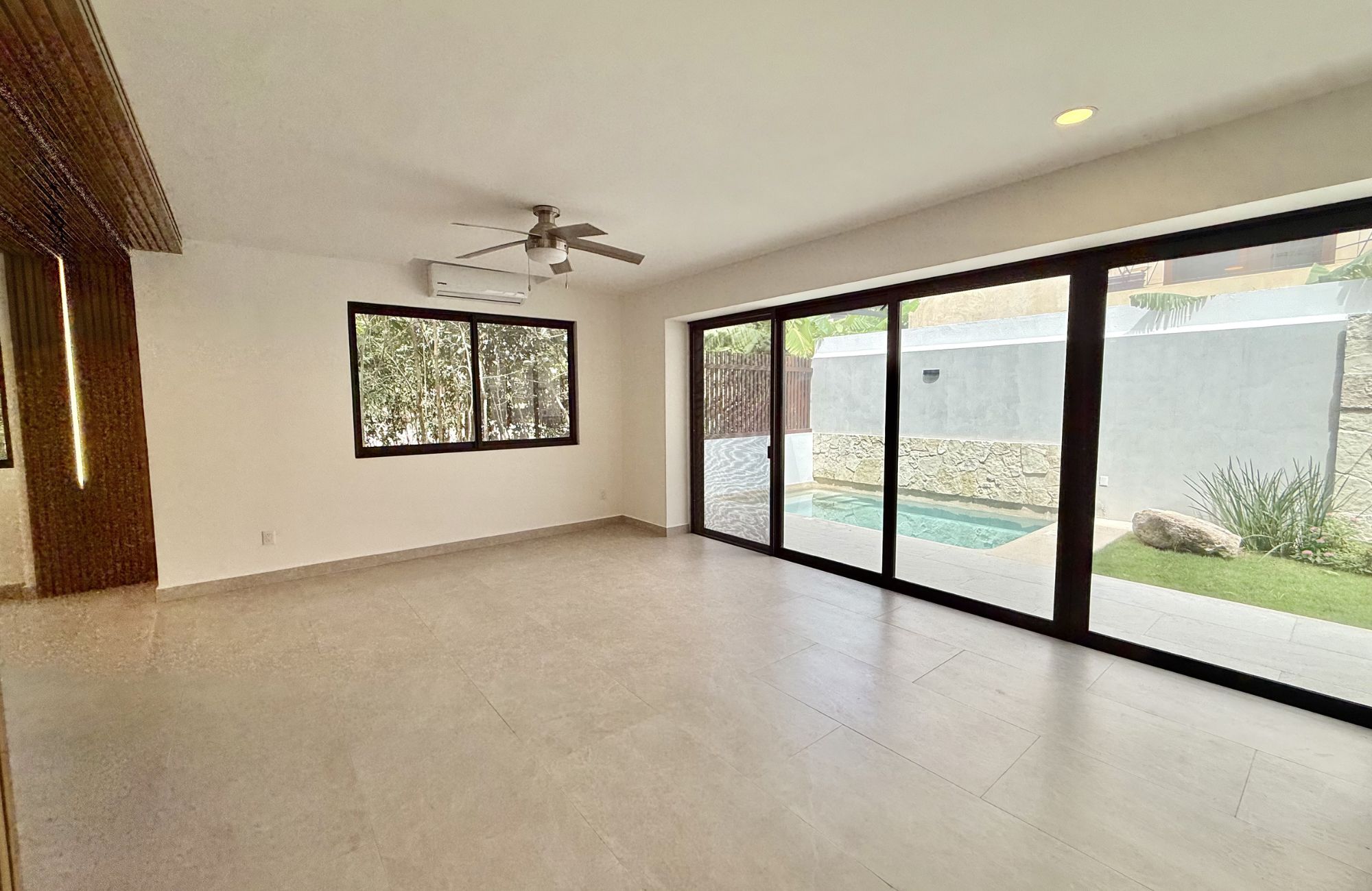 House with private pool, high ceilings for sale in Aqua gated community, Cancun.