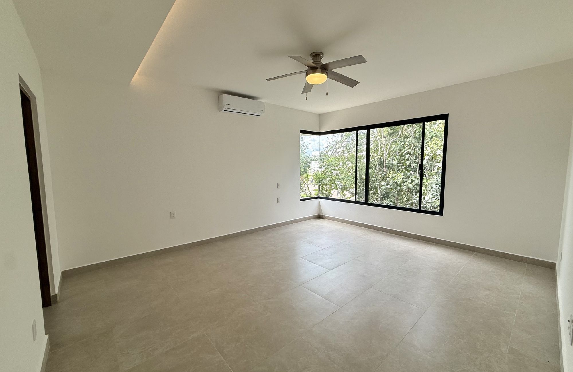 House with private pool, high ceilings for sale in Aqua gated community, Cancun.