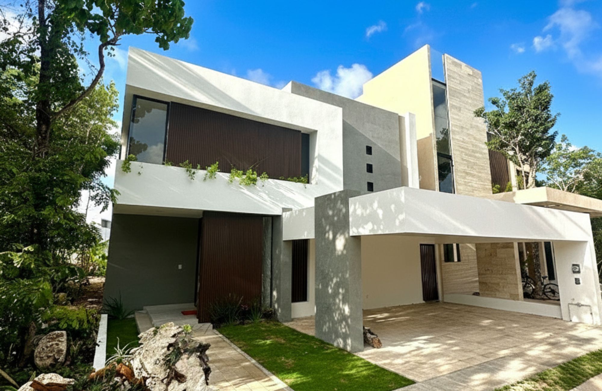 House with private pool, high ceilings for sale in Aqua gated community, Cancun.