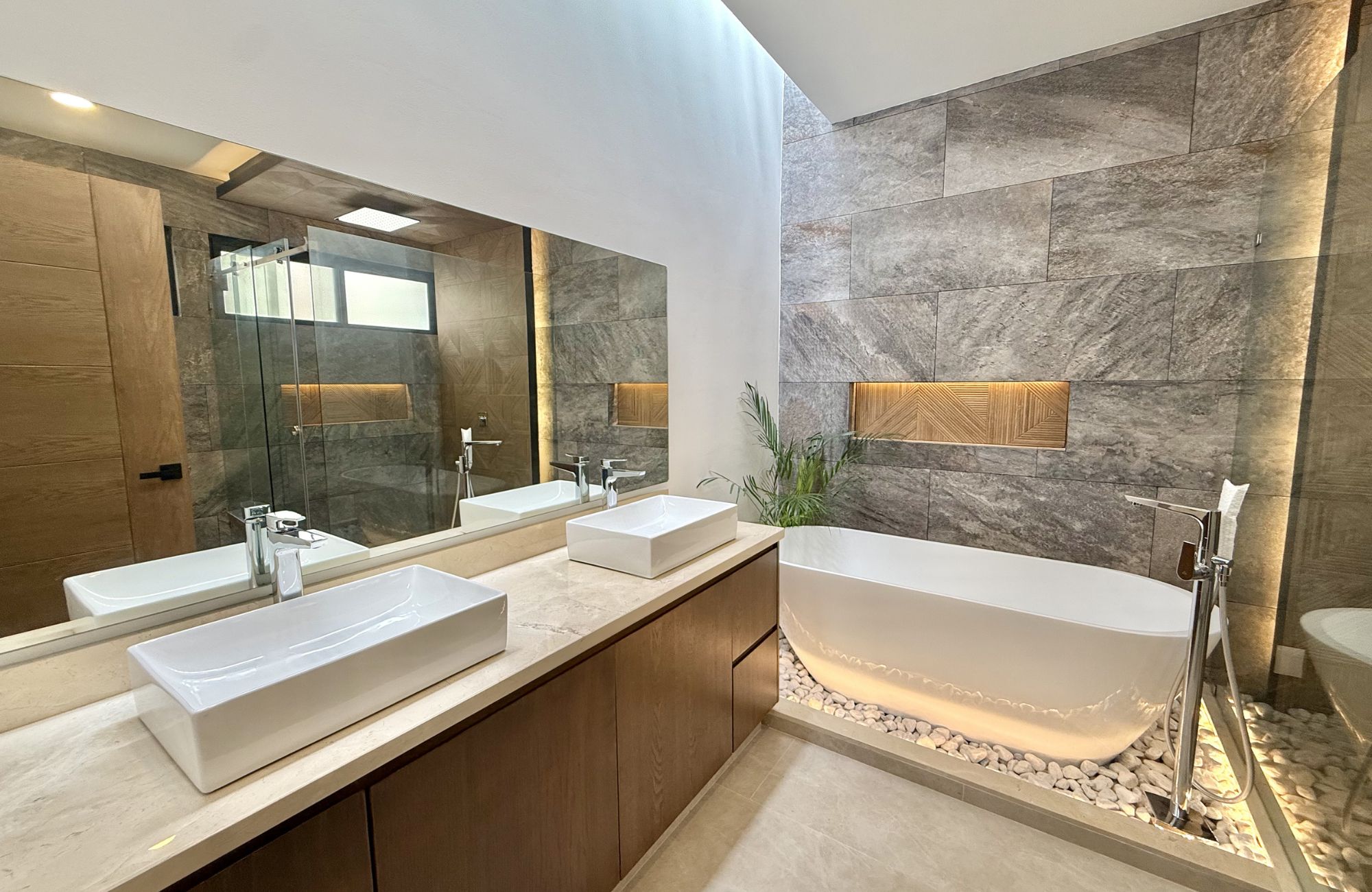 House with private pool, high ceilings for sale in Aqua gated community, Cancun.