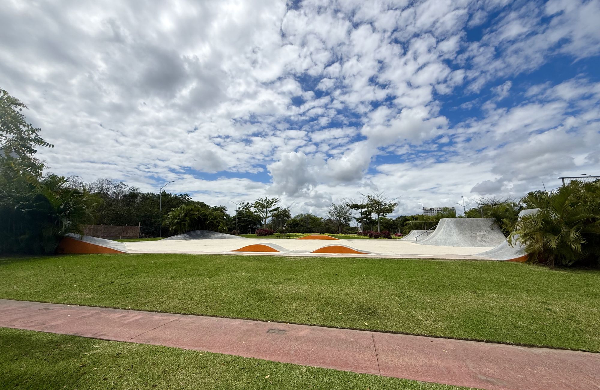 House with private pool, high ceilings for sale in Aqua gated community, Cancun.