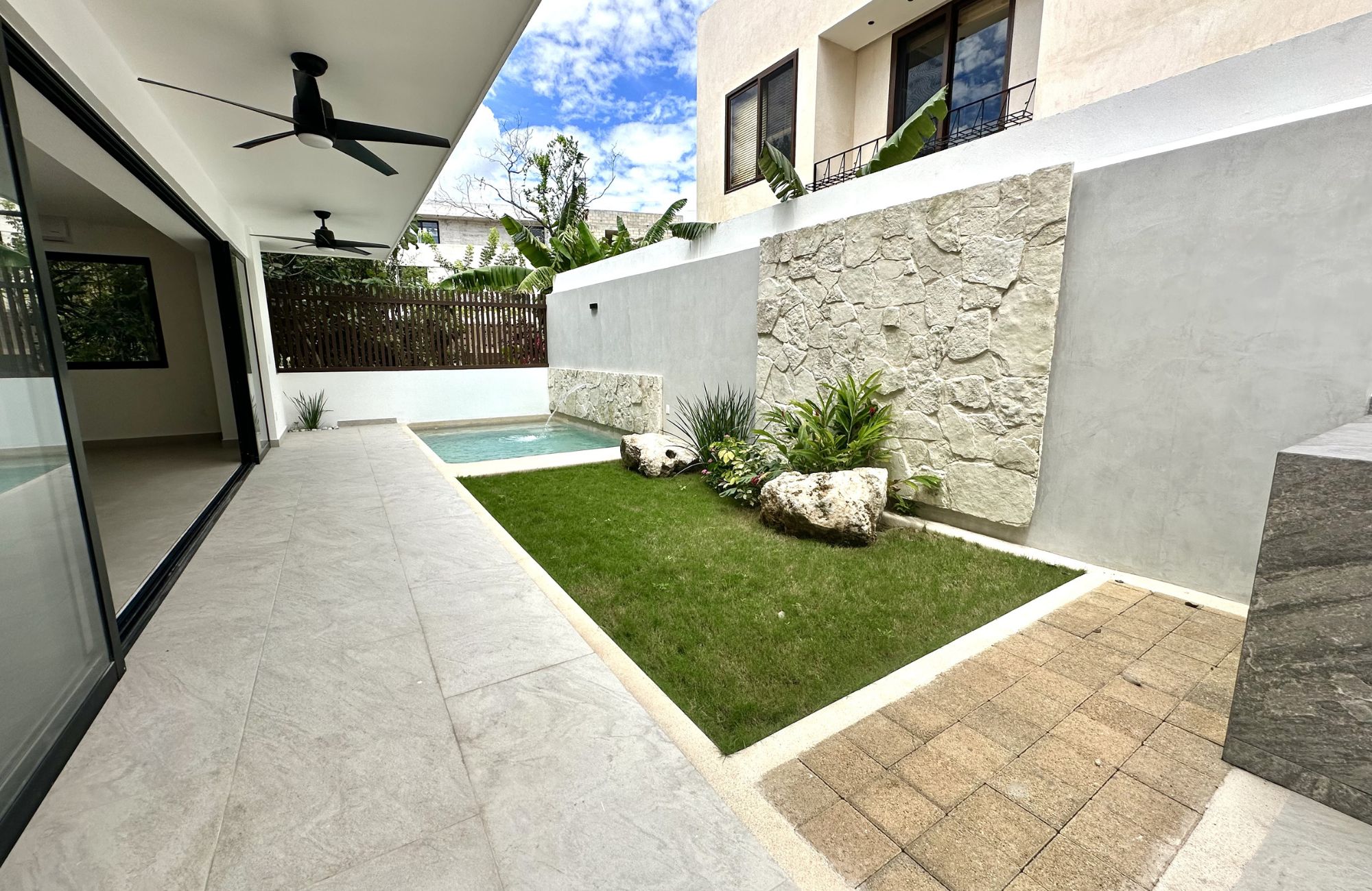 House with private pool, high ceilings for sale in Aqua gated community, Cancun.