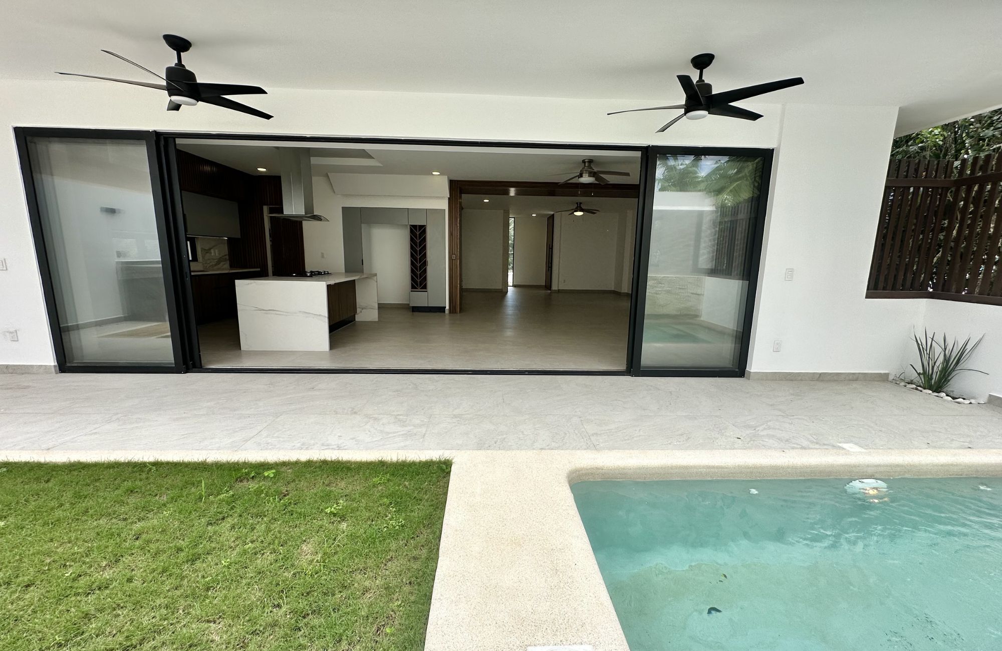 House with private pool, high ceilings for sale in Aqua gated community, Cancun.