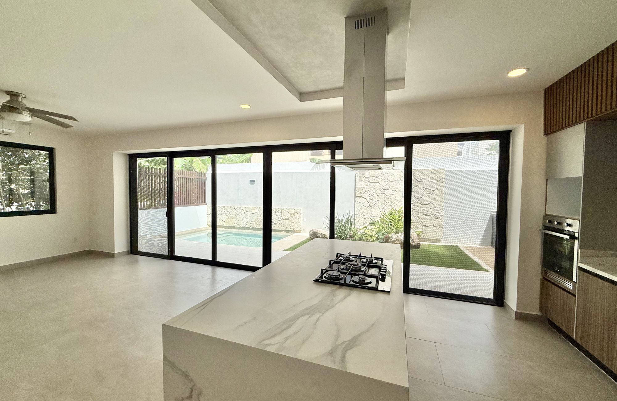 House with private pool, high ceilings for sale in Aqua gated community, Cancun.