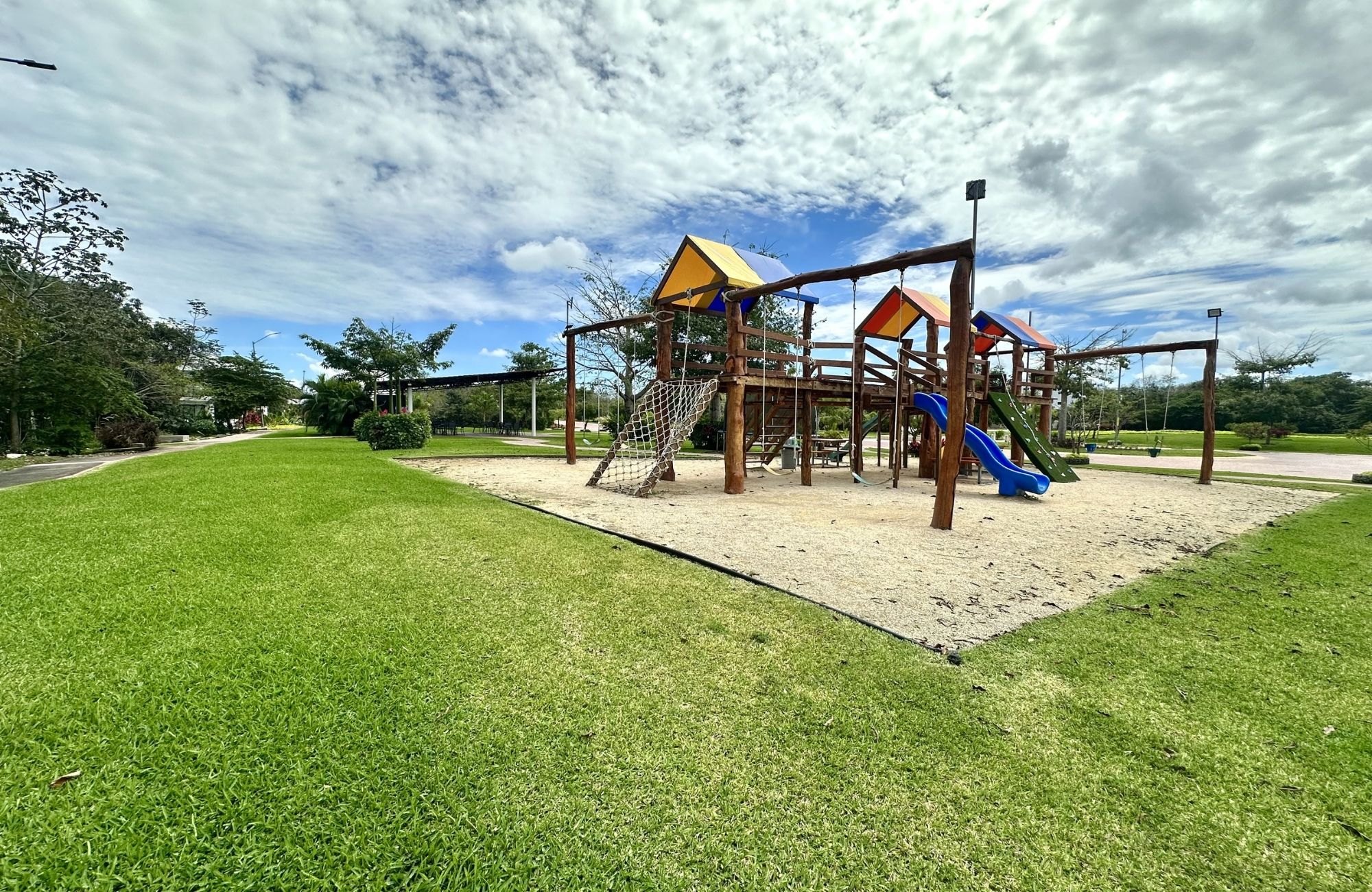 House with private pool, high ceilings for sale in Aqua gated community, Cancun.