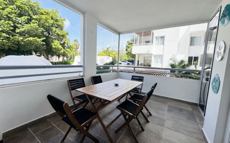 Condo with lock-off layout and balcony overlooking nature, for sale
