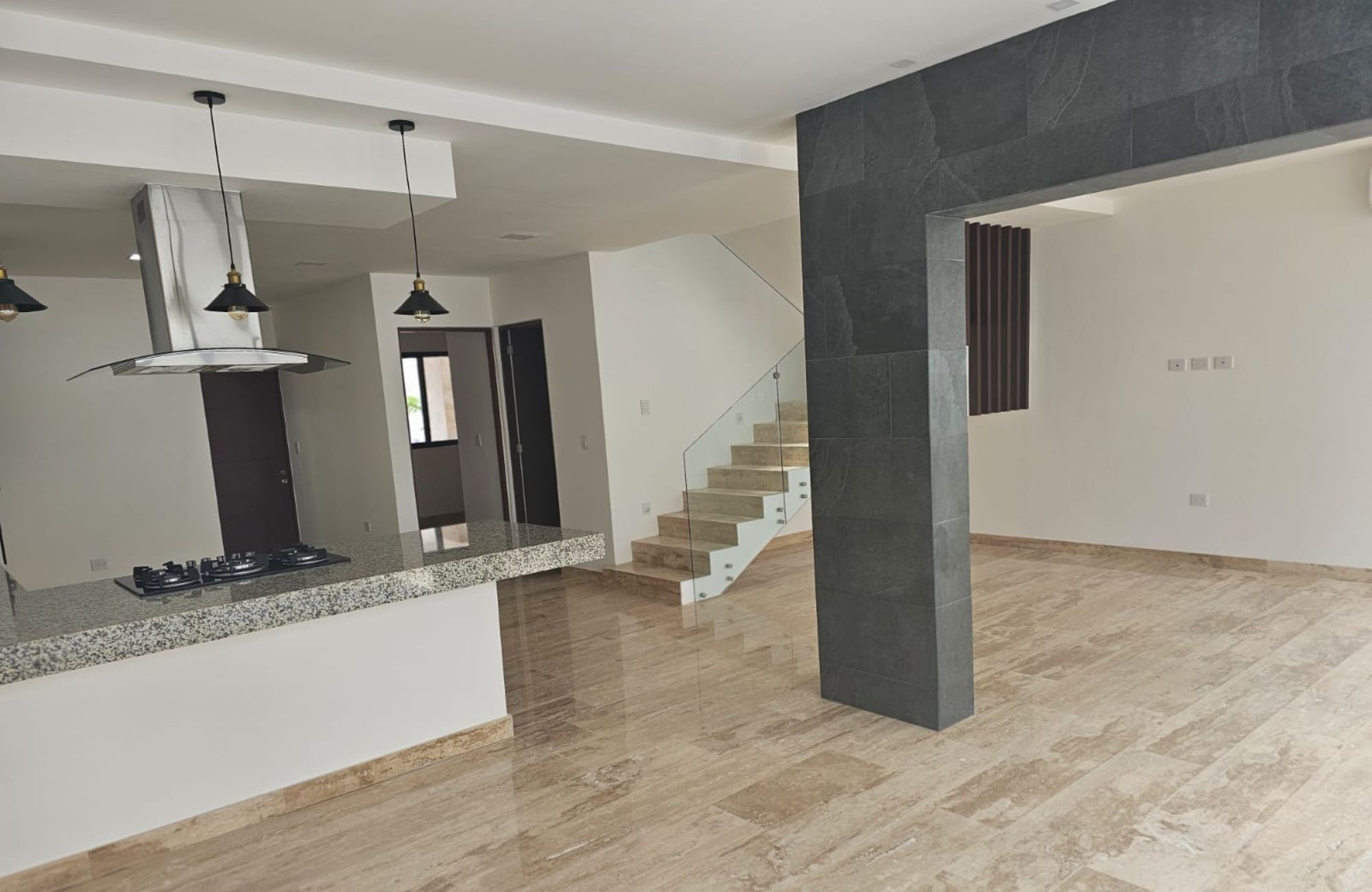 Three-level house with private pool, for sale, R&iacute;o Residencial, Canc&uacute;n