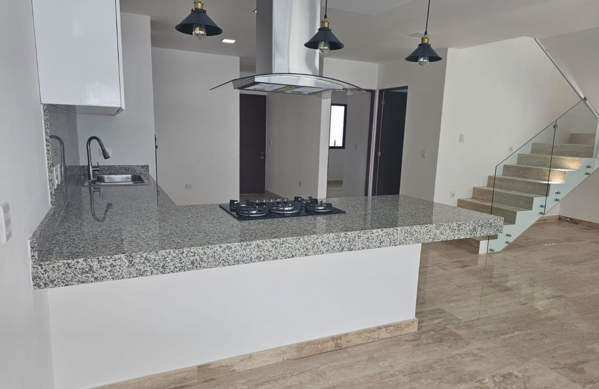 Three-level house with private pool, for sale, R&iacute;o Residencial, Canc&uacute;n