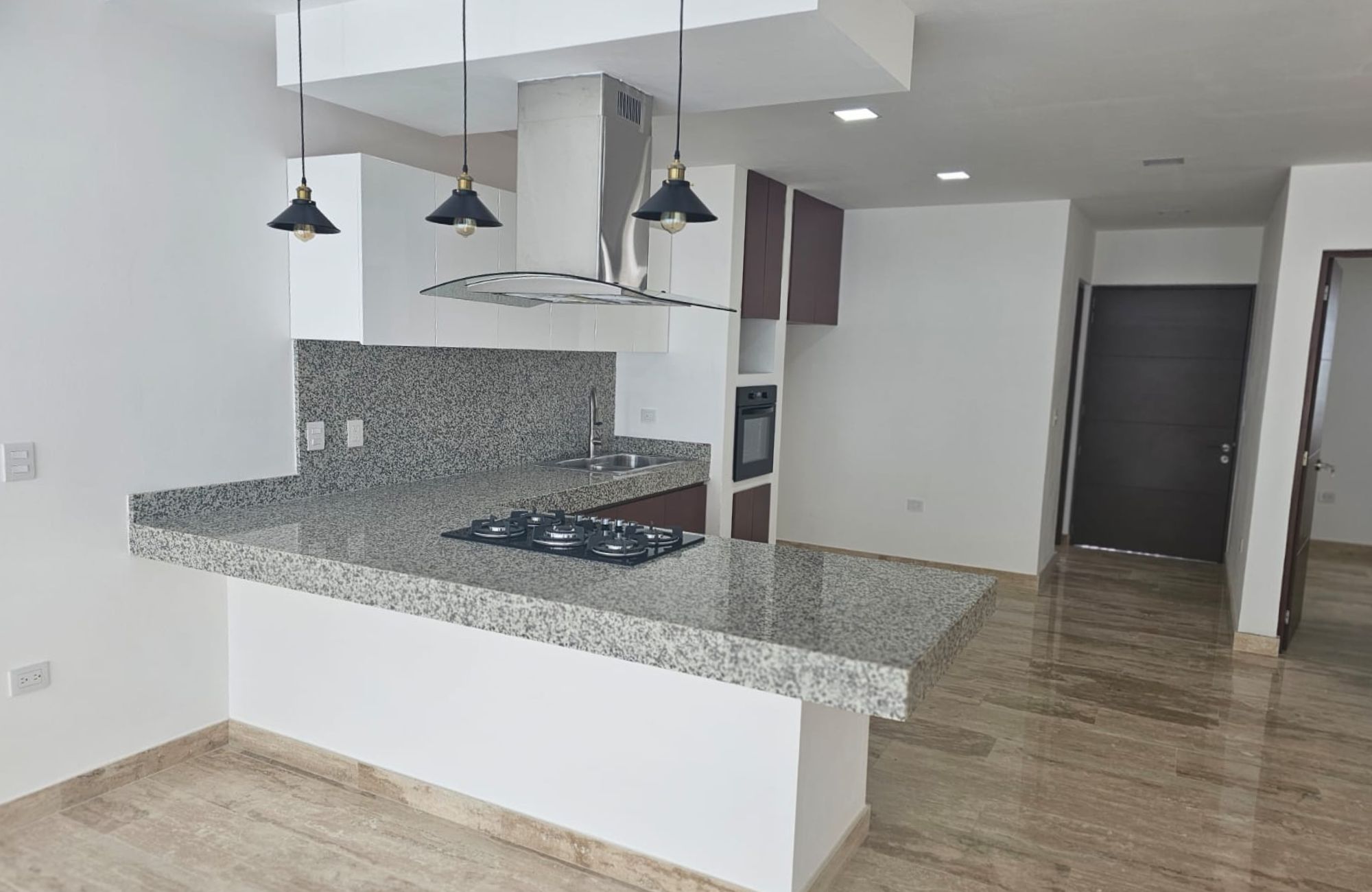 Three-level house with private pool, for sale, R&iacute;o Residencial, Canc&uacute;n