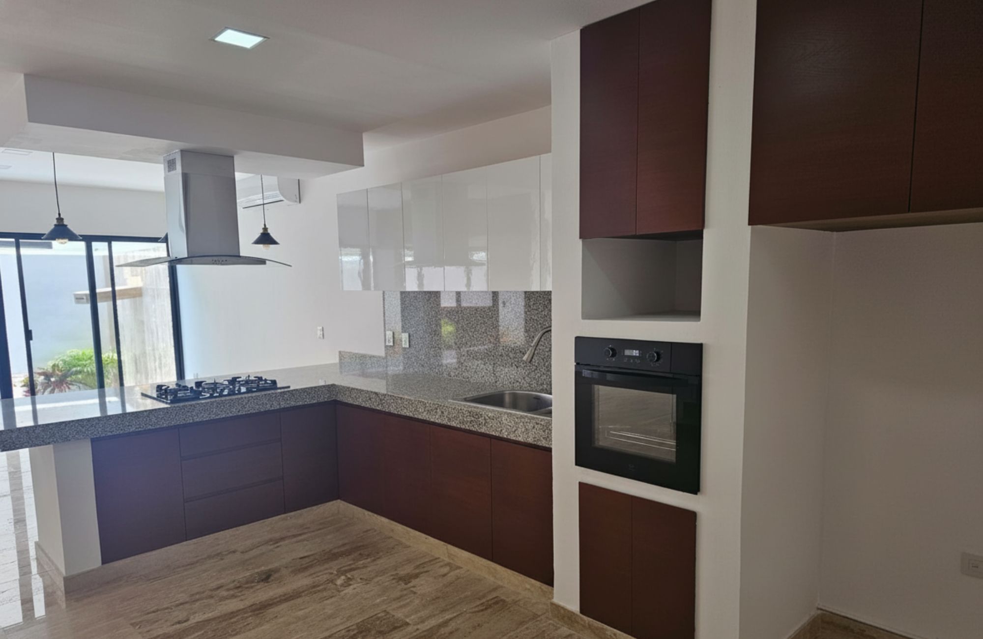 Three-level house with private pool, for sale, R&iacute;o Residencial, Canc&uacute;n