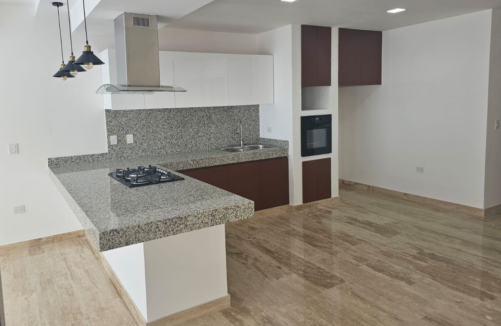 Three-level house with private pool, for sale, R&iacute;o Residencial, Canc&uacute;n