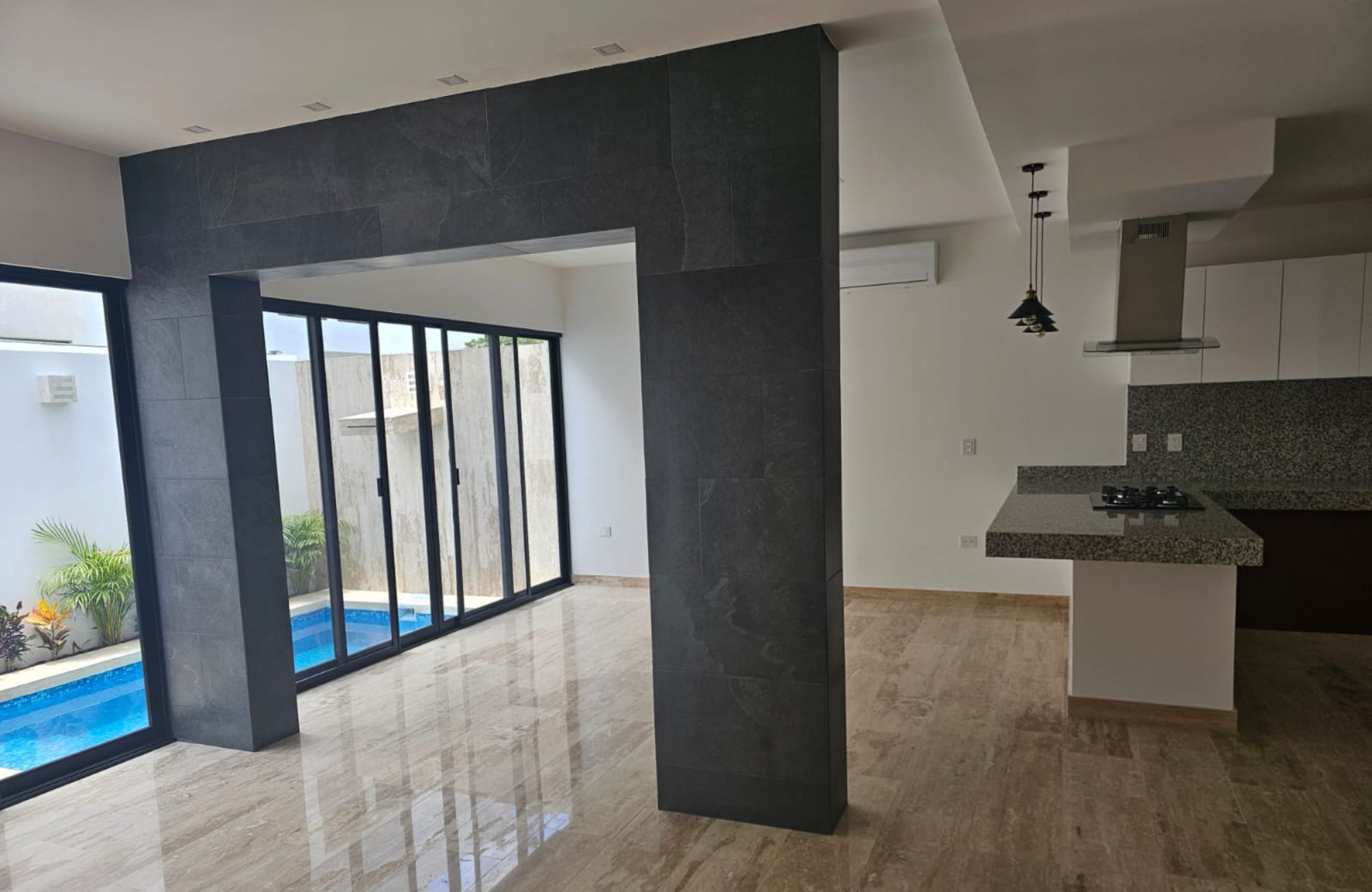 Three-level house with private pool, for sale, R&iacute;o Residencial, Canc&uacute;n