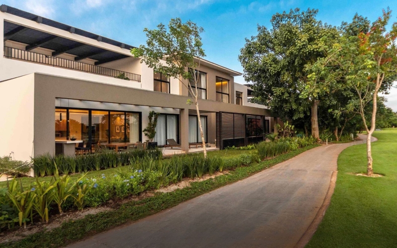 Residencia con jard&iacute;n y alberca privada, en venta, Yucat&aacute;n Country Club, M&eacute;rida