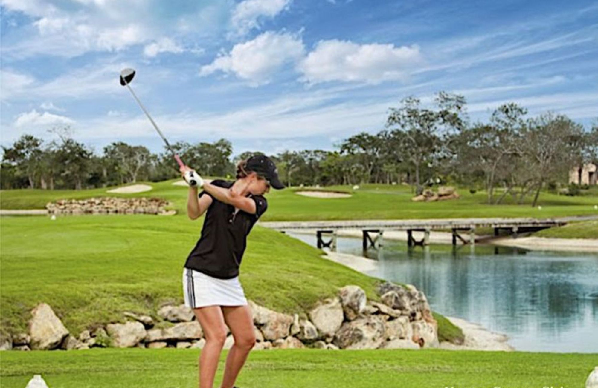 Casa con alberca privada, 3 estacionamientos, gym, venta, Montebello, M&eacute;rida