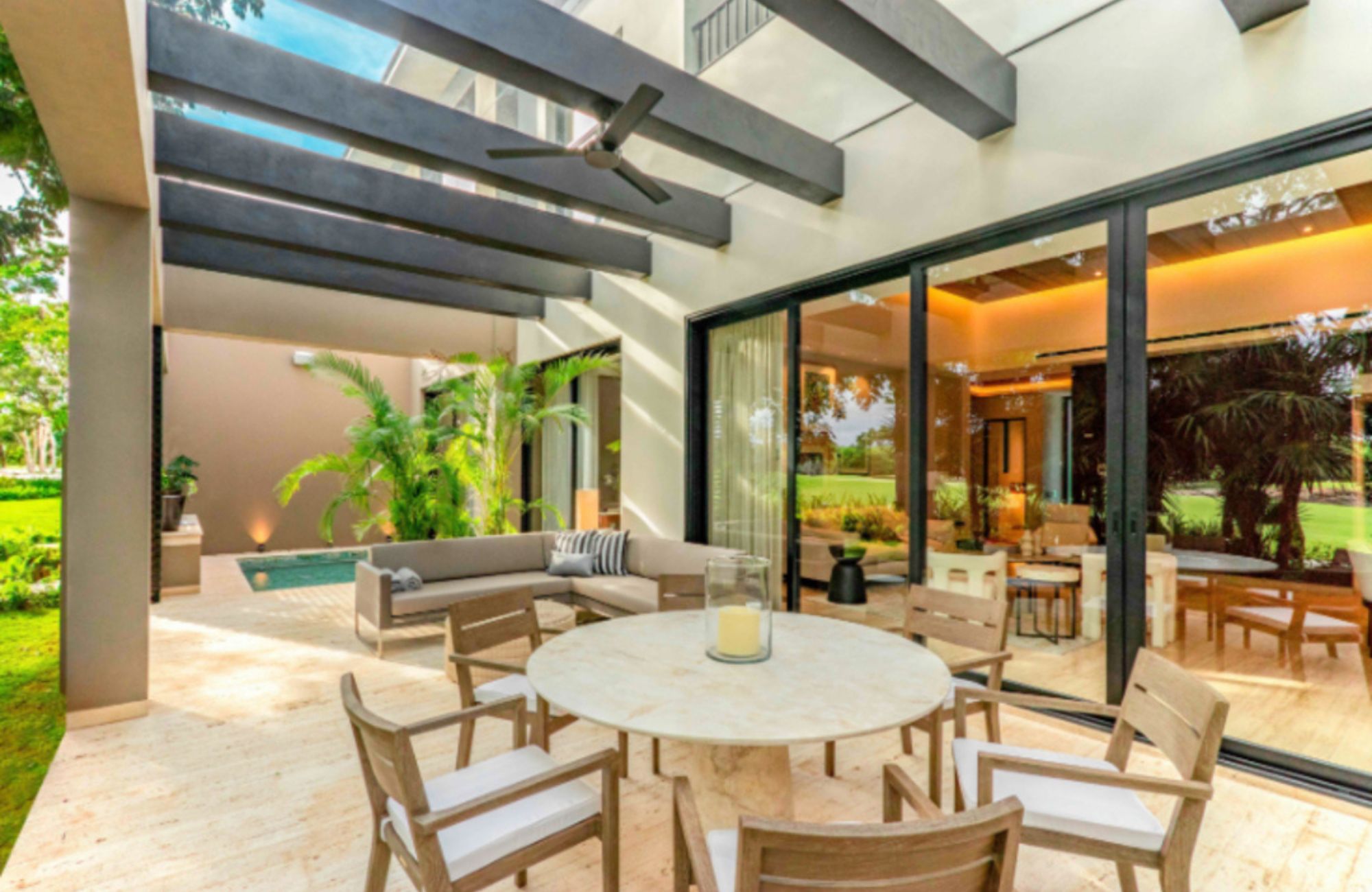 House with Private Pool and Lobby, for Sale, Yucatan Country Club, M&eacute;rida