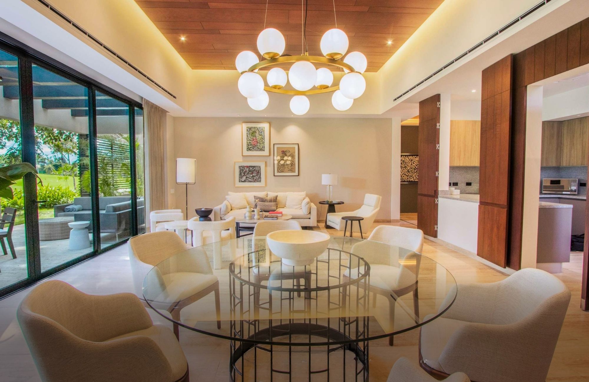 House with Private Pool and Lobby, for Sale, Yucatan Country Club, M&eacute;rida