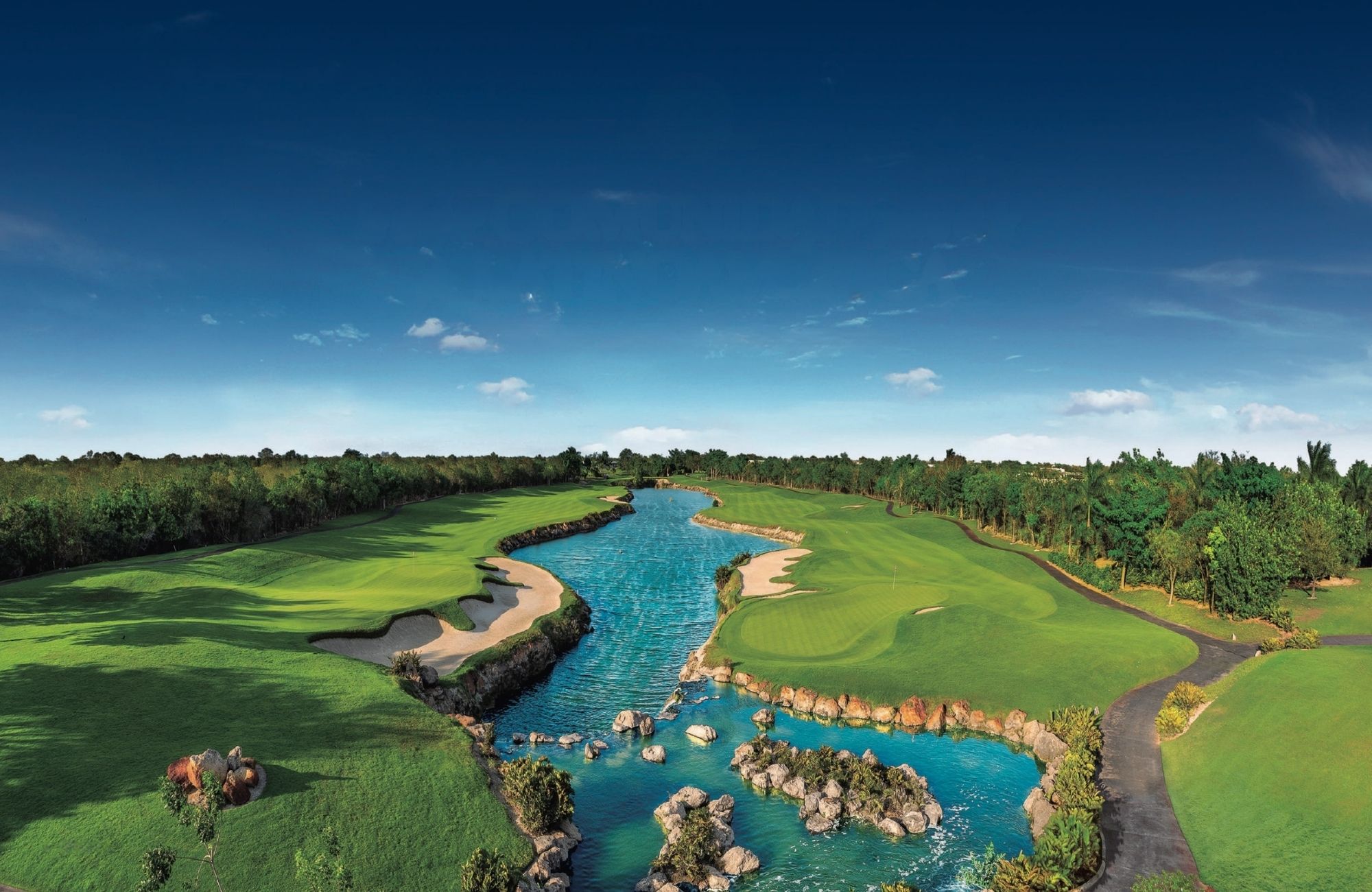 House with Private Pool and Lobby, for Sale, Yucatan Country Club, M&eacute;rida