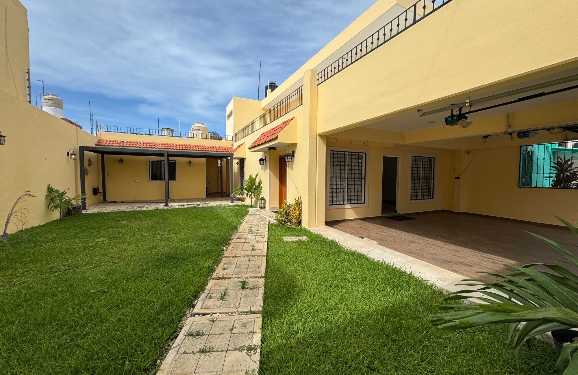 House with spacious backyard, excellent potential, for sale, Centro, Cozumel