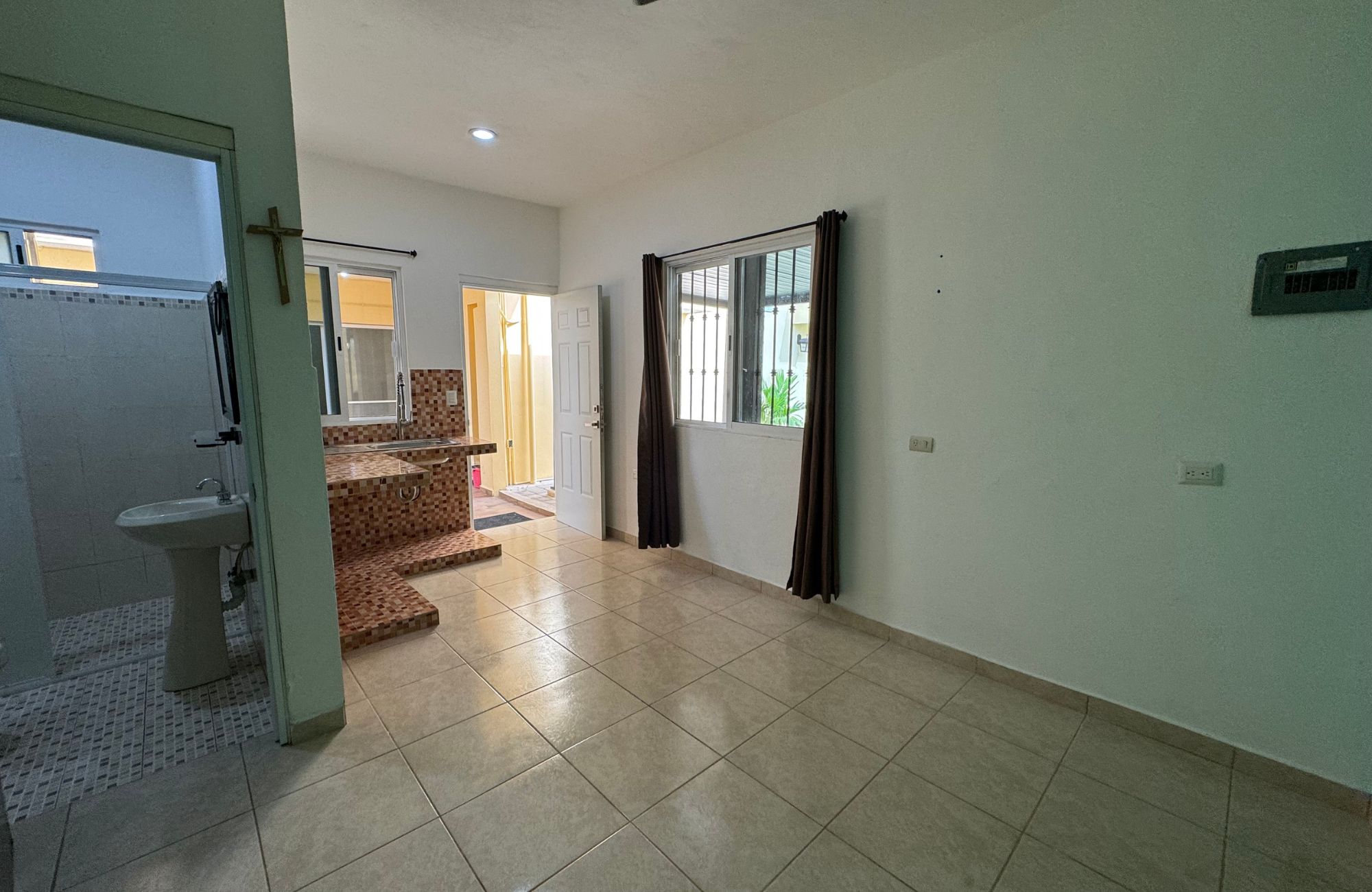 House with spacious backyard, excellent potential, for sale, Centro, Cozumel