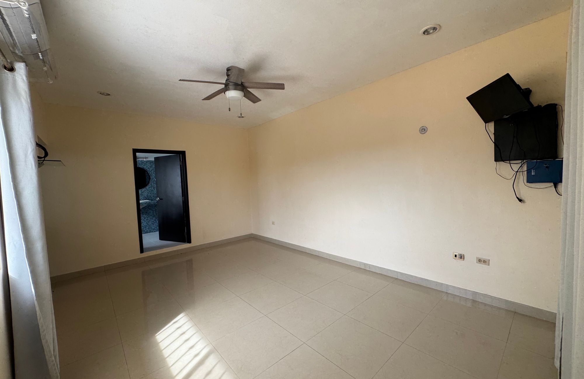 House with spacious backyard, excellent potential, for sale, Centro, Cozumel