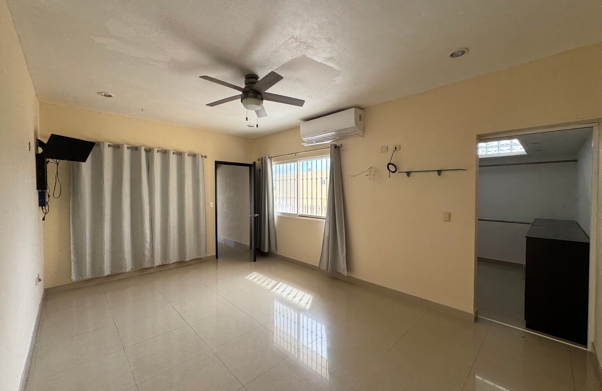 House with spacious backyard, excellent potential, for sale, Centro, Cozumel