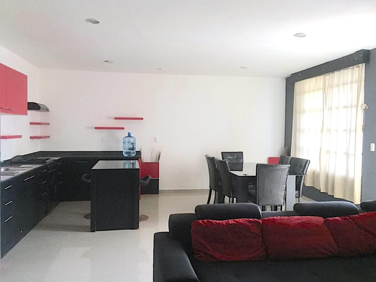 Oceanview condo with pool and jacuzzi, in South Hotel Zone, Cozumel, for sale.