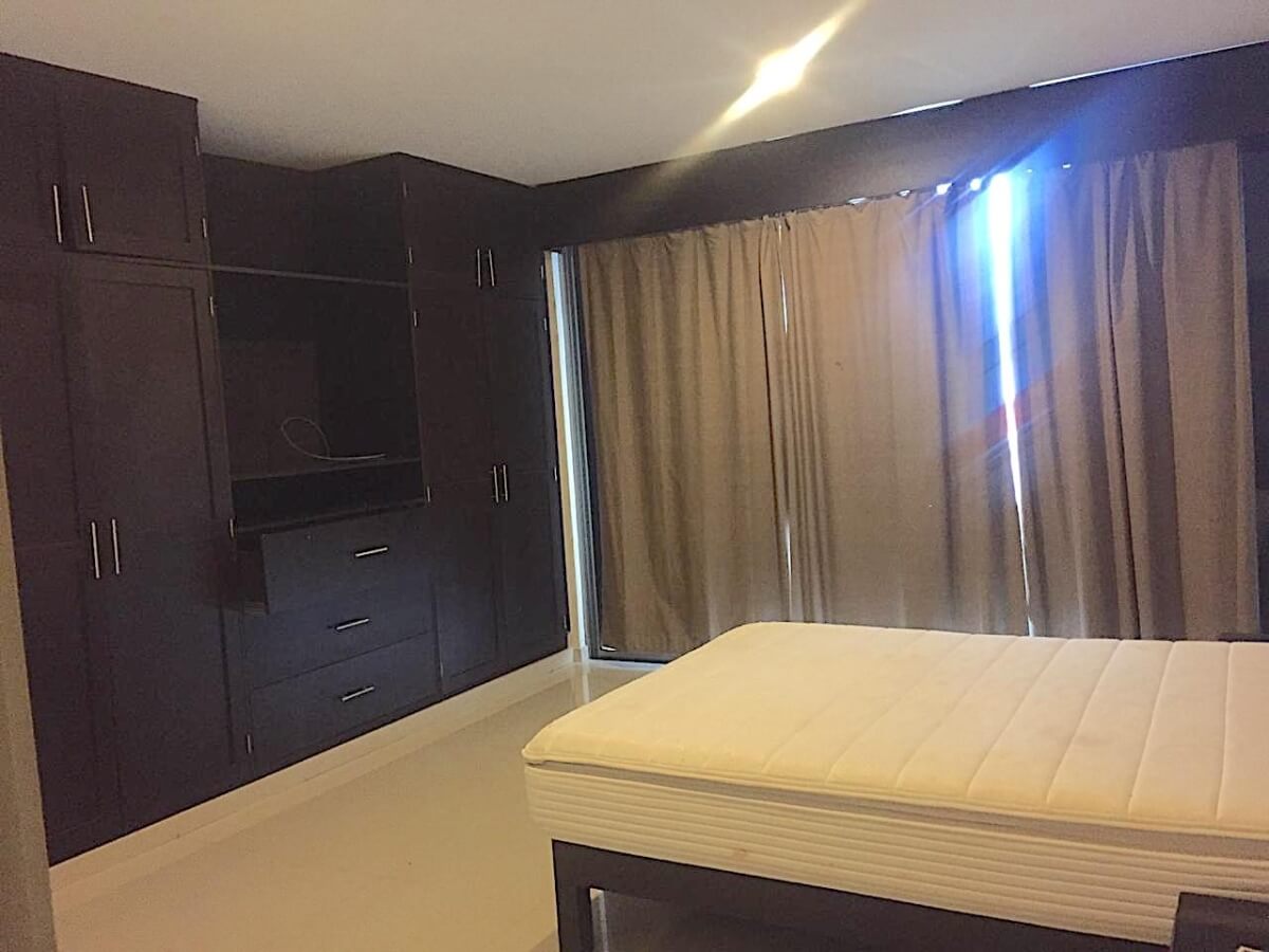 Oceanview condo with pool and jacuzzi, in South Hotel Zone, Cozumel, for sale.