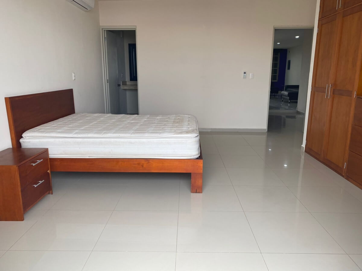 Oceanview condo with pool and jacuzzi, in South Hotel Zone, Cozumel, for sale.