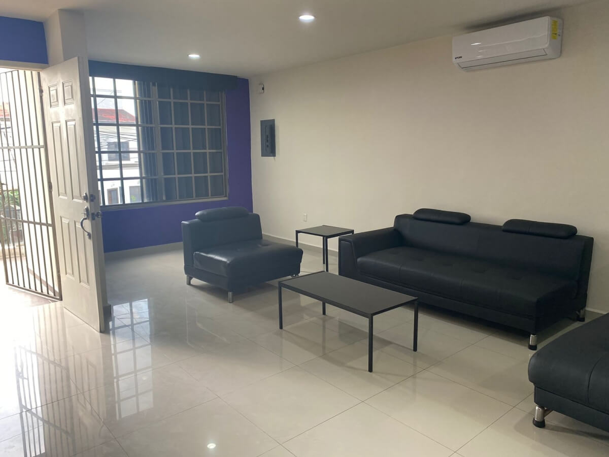 Oceanview condo with pool and jacuzzi, in South Hotel Zone, Cozumel, for sale.