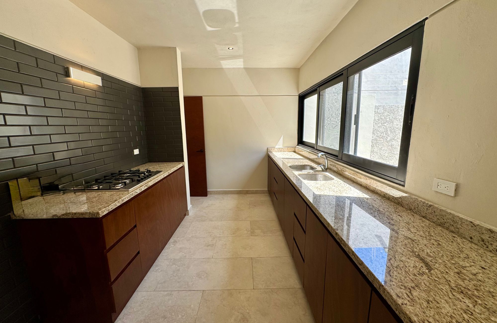 House with garden, private pool, and terrace for sale, Ave. Pedro Joaqu&iacute;n Coldwell, Cozumel