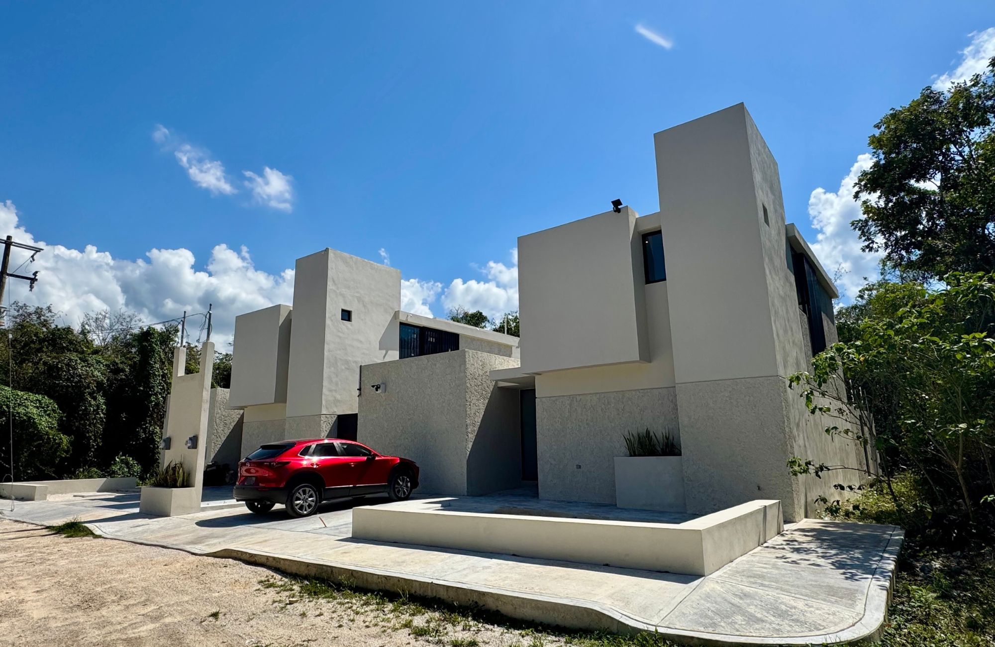 House with garden, private pool, and terrace for sale, Ave. Pedro Joaqu&iacute;n Coldwell, Cozumel
