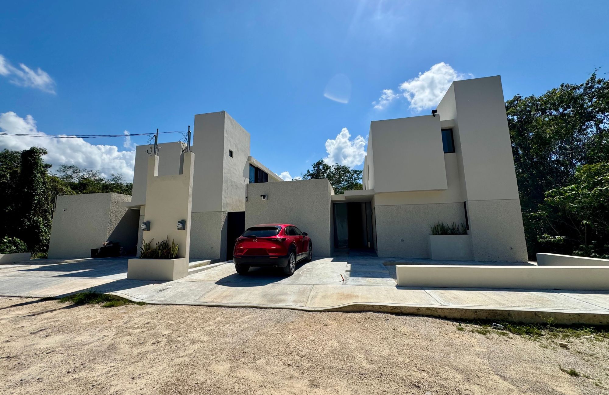 House with garden, private pool, and terrace for sale, Ave. Pedro Joaqu&iacute;n Coldwell, Cozumel
