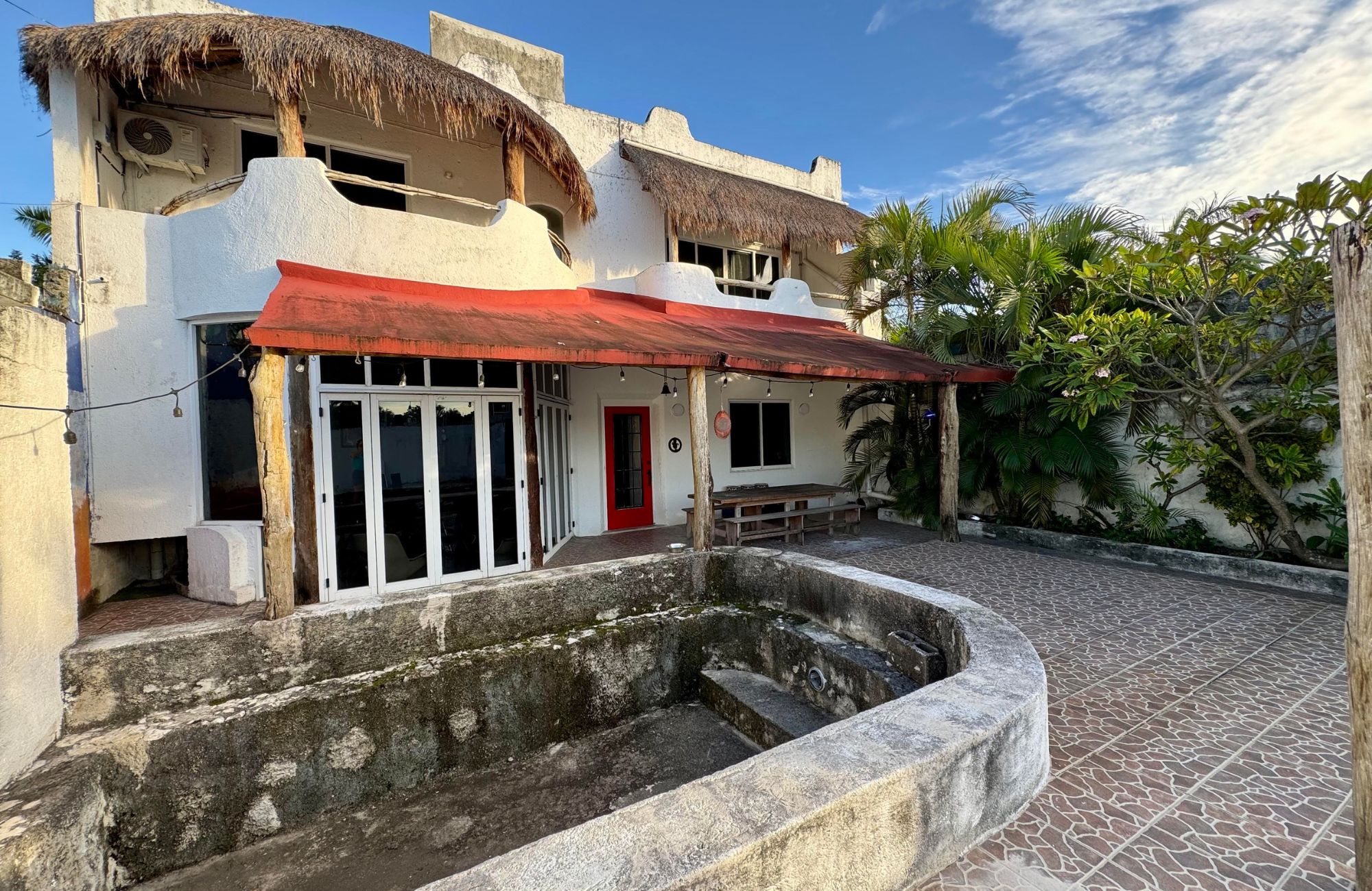 House with garden, private pool, and terrace for sale, Ave. Pedro Joaqu&iacute;n Coldwell, Cozumel