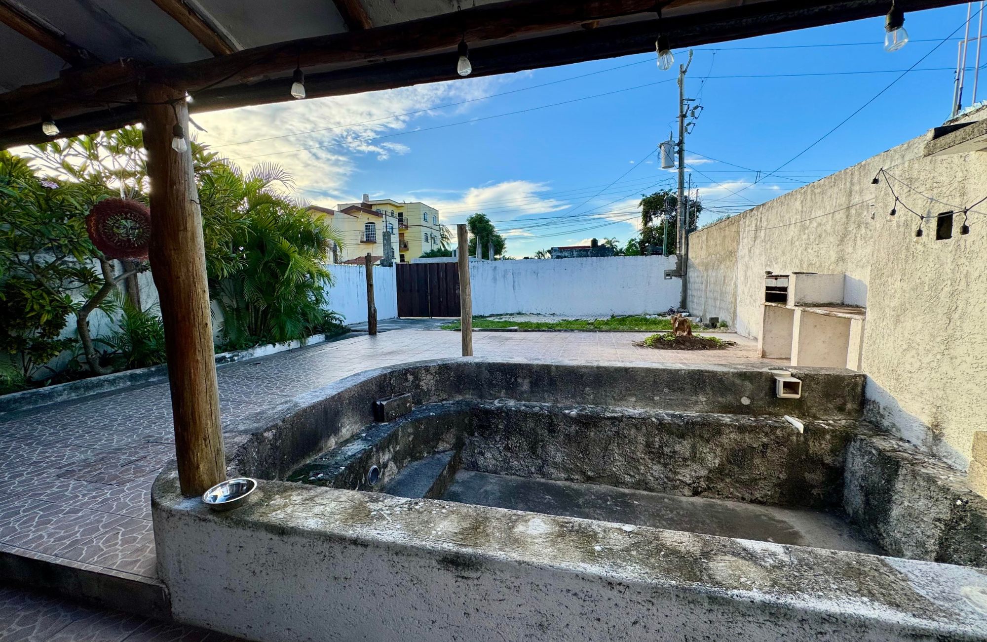 House with garden, private pool, and terrace for sale, Ave. Pedro Joaqu&iacute;n Coldwell, Cozumel