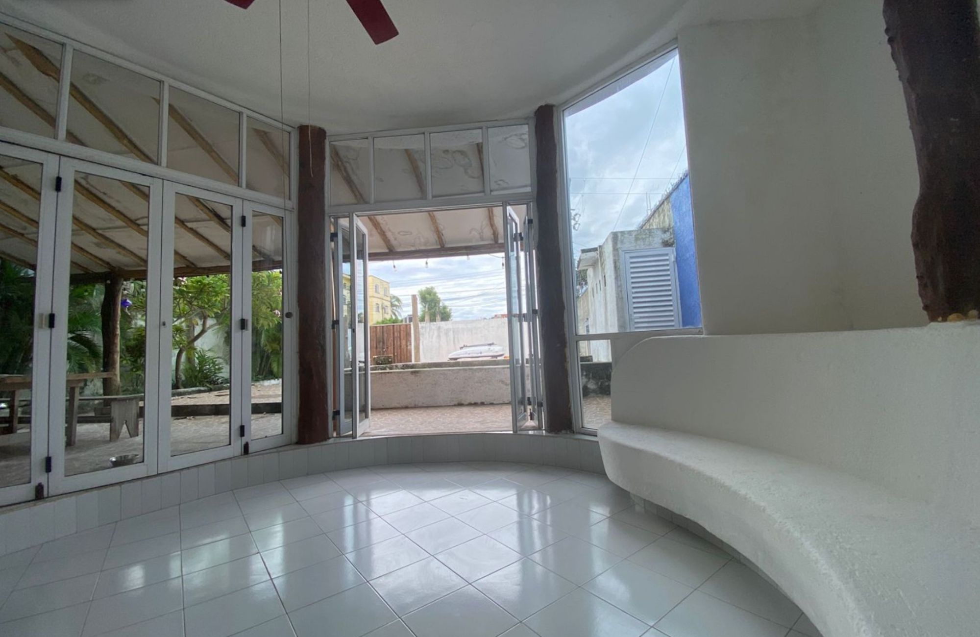 House with garden, private pool, and terrace for sale, Ave. Pedro Joaqu&iacute;n Coldwell, Cozumel