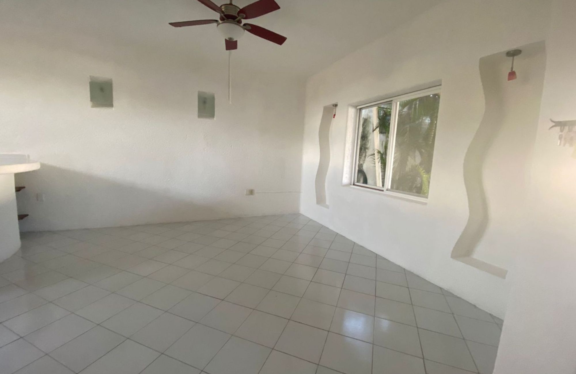 House with garden, private pool, and terrace for sale, Ave. Pedro Joaqu&iacute;n Coldwell, Cozumel