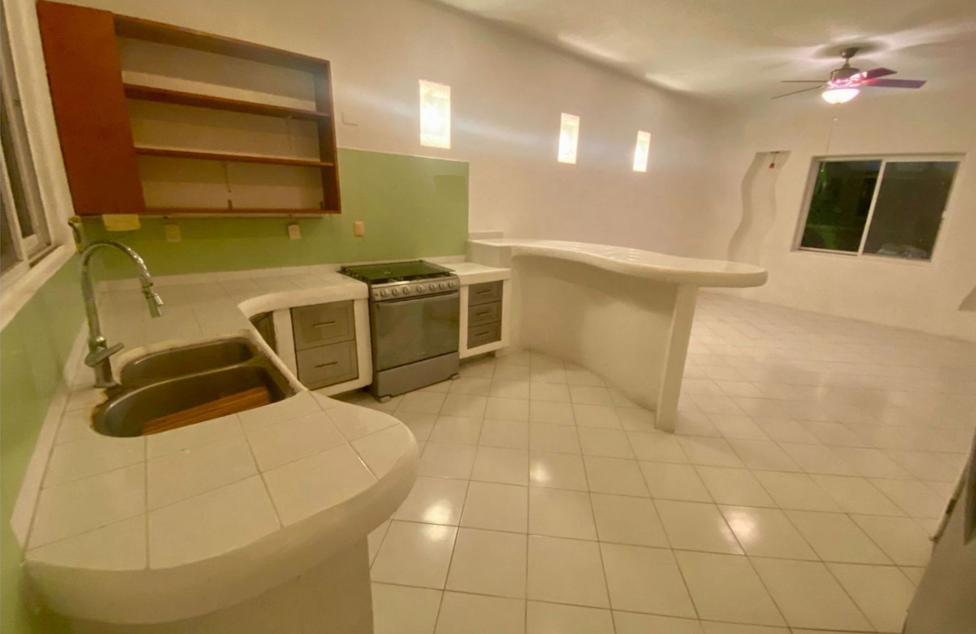 House with garden, private pool, and terrace for sale, Ave. Pedro Joaqu&iacute;n Coldwell, Cozumel