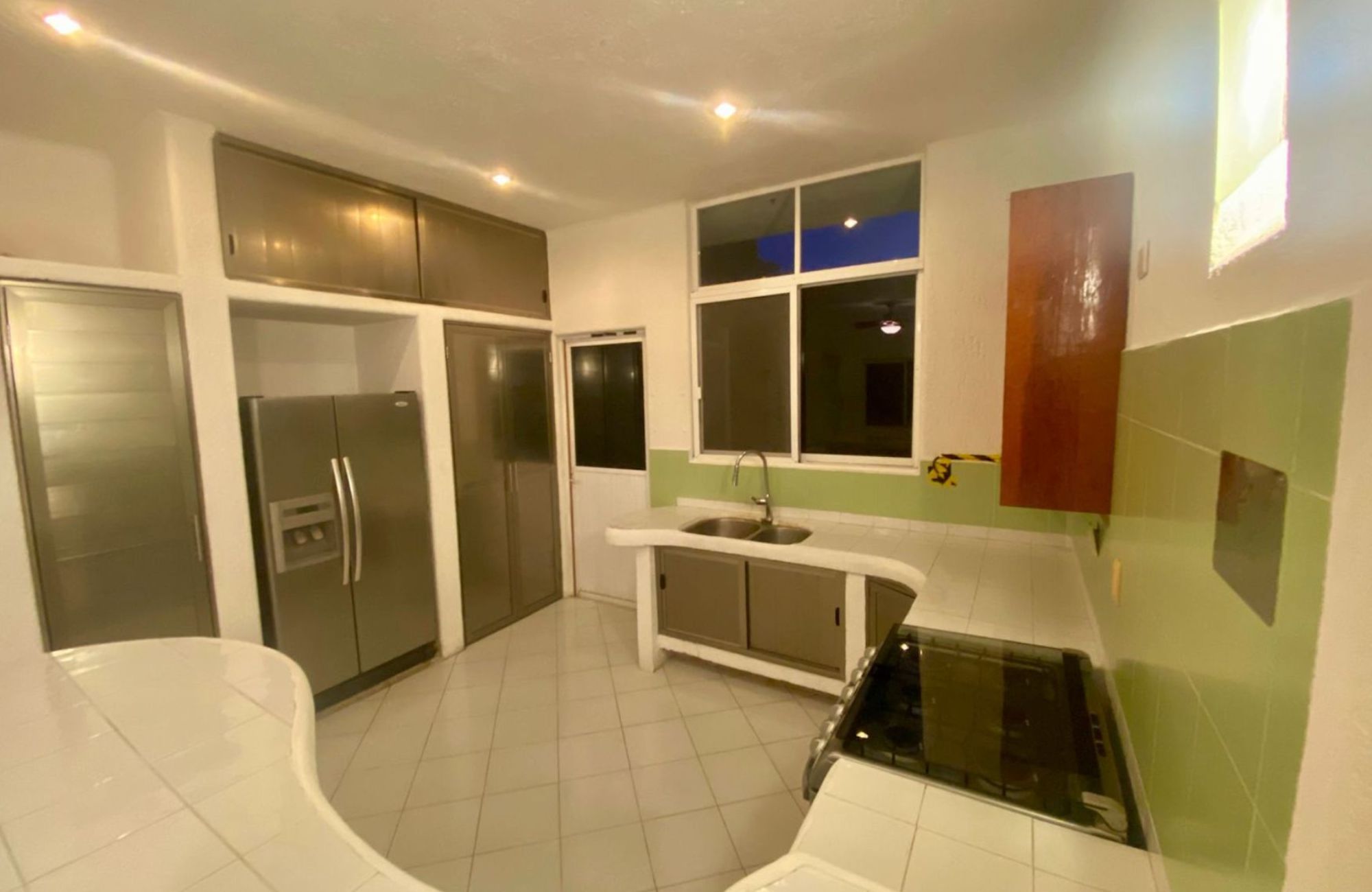 House with garden, private pool, and terrace for sale, Ave. Pedro Joaqu&iacute;n Coldwell, Cozumel