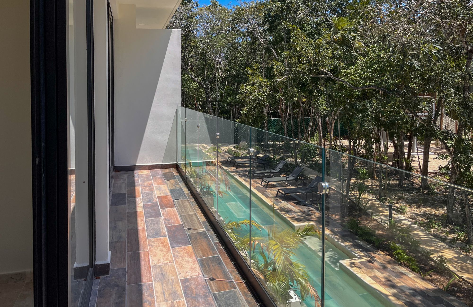 Departamento con jard&iacute;n y alberca privada, gimnasio, restaurante, area de yoga al aire libre, bicicletas, 5 minutos de la playa