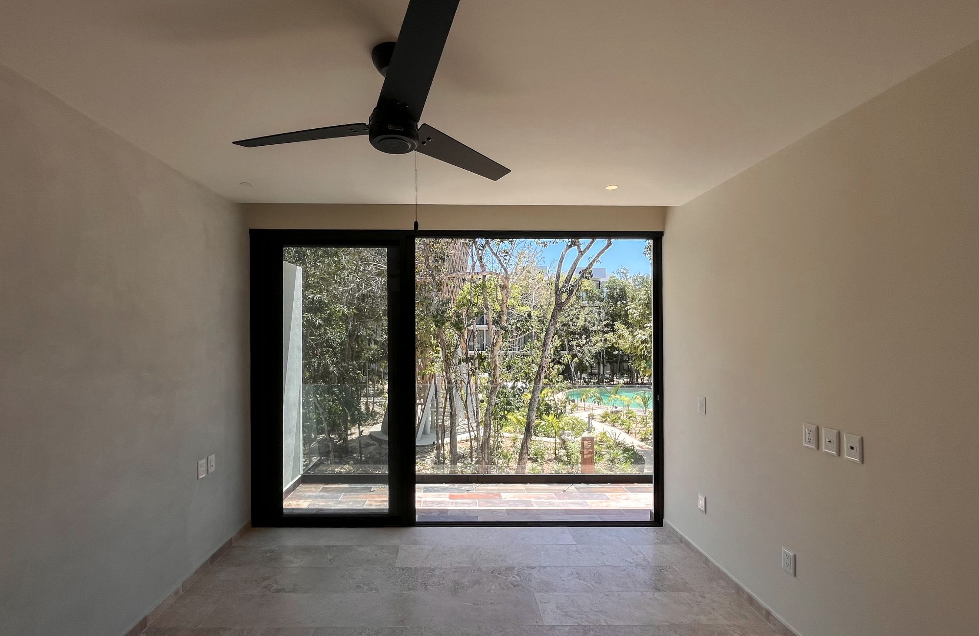 Departamento con jard&iacute;n y alberca privada, gimnasio, restaurante, area de yoga al aire libre, bicicletas, 5 minutos de la playa